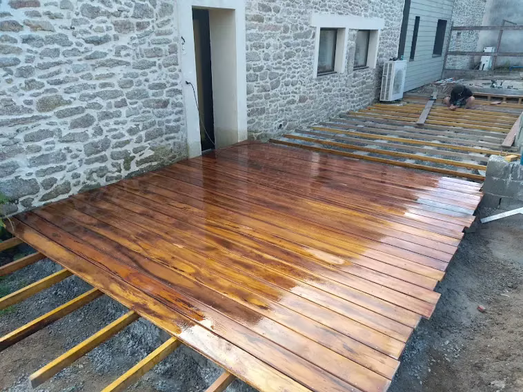 Pose d'une terrasse en bois exotique