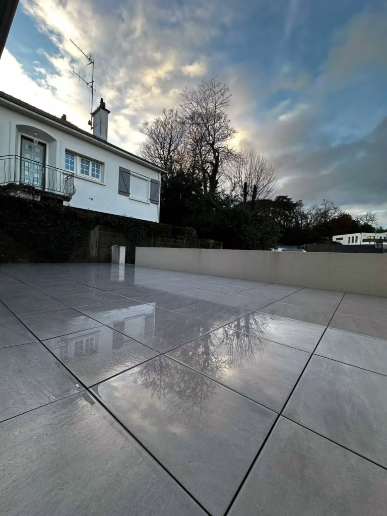 Terrasse en carrelage grand format