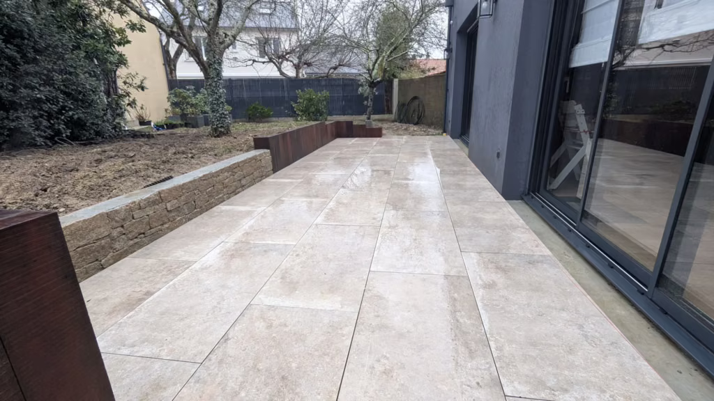 Terrasse en dalles terminée à Rezé